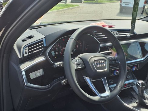 New 2025 Audi Q3 2.0T Premium image 13