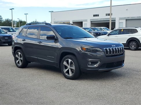 Used 2022 Jeep Cherokee Limited image 2