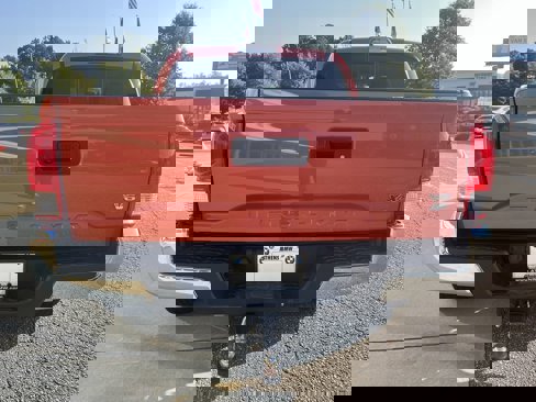 Used 2017 Toyota Tacoma SR5 image 12