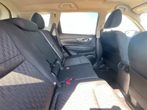 Used 2019 Nissan Rogue SV image 16
