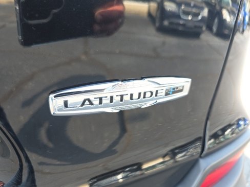 Used 2019 Jeep Cherokee Latitude Plus w/ Comfort/Convenience Group image 59