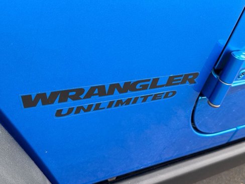 Used 2015 Jeep Wrangler Unlimited Rubicon w/ Connectivity Group image 3