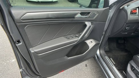 Used 2019 Volkswagen Tiguan SEL Premium R-Line image 12