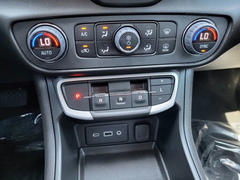 Used 2023 GMC Terrain SLE w/ Driver Convenience Package image 13
