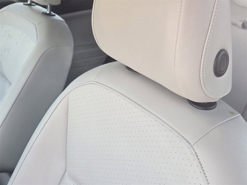 Used 2022 Volkswagen Tiguan SE image 17