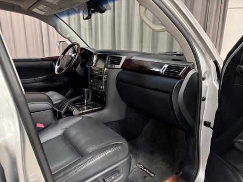 Used 2011 Lexus LX 570 4WD image 8