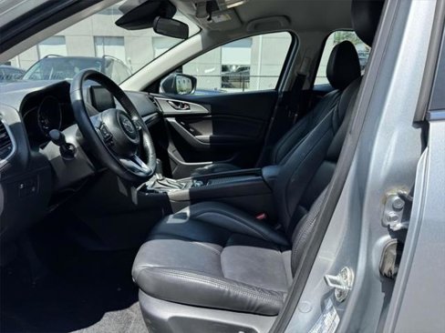 Used 2018 MAZDA MAZDA3 Touring image 12