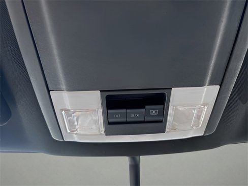 Used 2017 Ford Explorer XLT w/ Equipment Group 202A image 11