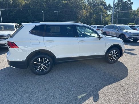 Certified 2021 Volkswagen Tiguan SE w/ Panoramic Sunroof Package image 11