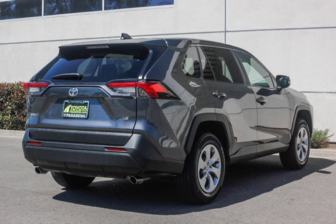 Used 2022 Toyota RAV4 LE image 6