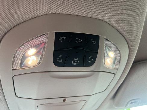 Used 2023 Chrysler Voyager LX image 22
