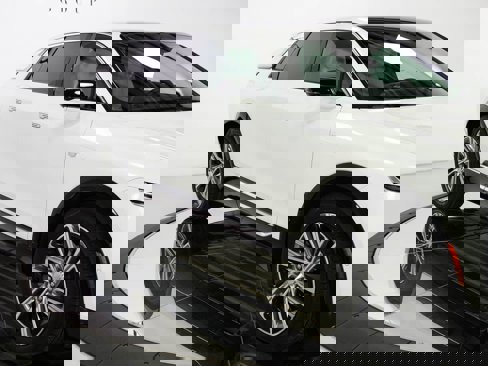 Used 2025 Cadillac Lyriq Luxury image 13
