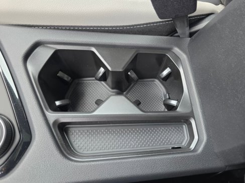 New 2025 Volkswagen Taos SE image 31