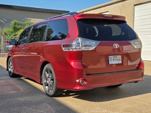 Used 2016 Toyota Sienna SE image 16