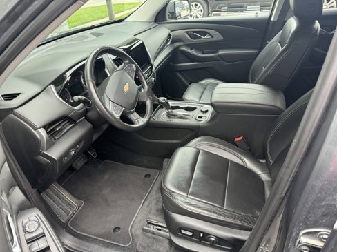 Used 2020 Chevrolet Traverse LT w/ Driver Confidence II Package image 2