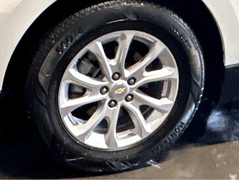 Used 2021 Chevrolet Equinox LS image 19