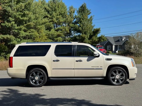 Used 2012 Cadillac Escalade ESV Luxury image 5