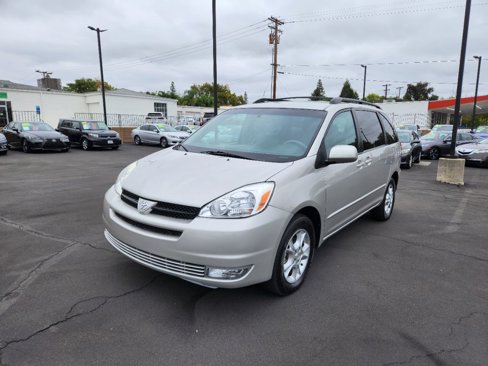 Used 2004 Toyota Sienna XLE Limited image 1