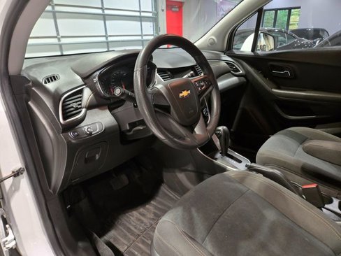 Used 2017 Chevrolet Trax LS image 17
