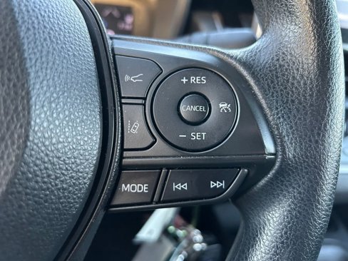 Used 2021 Toyota Corolla LE image 18