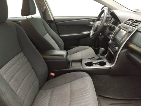 Used 2016 Toyota Camry LE image 21