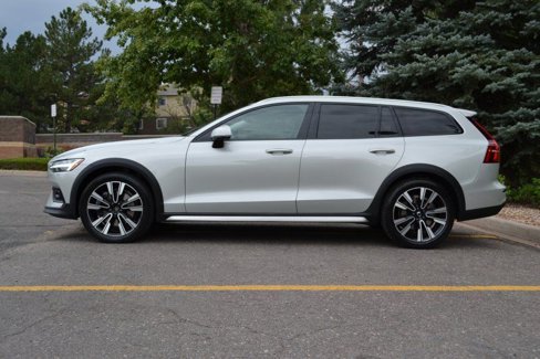 Used 2020 Volvo V60 T5 Cross Country w/ Protection Package Premier image 9