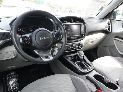 Used 2022 Kia Soul LX image 25