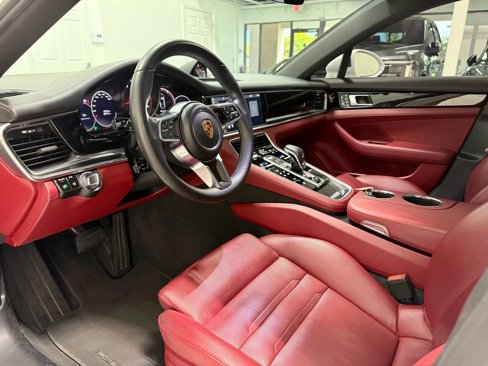 Used 2018 Porsche Panamera image 30