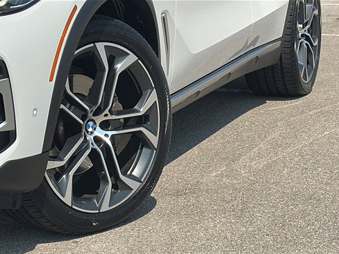 Used 2022 BMW X5 xDrive40i w/ Premium Package image 3