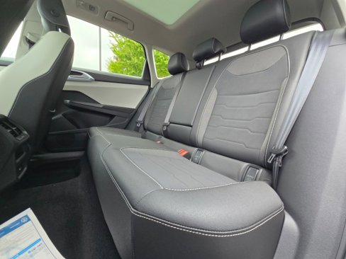 New 2025 Volkswagen Taos SE image 19