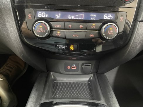 Used 2019 Nissan Rogue SV image 25