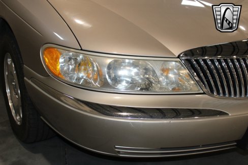 Used 1999 Lincoln Continental image 10