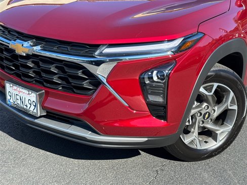 Used 2025 Chevrolet Trax LT image 3