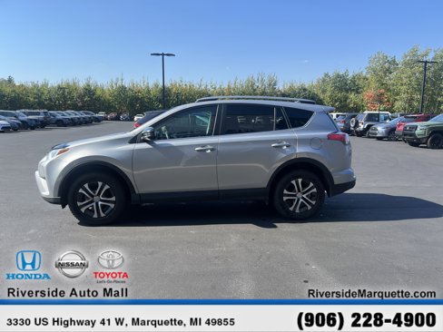 Used 2018 Toyota RAV4 LE image 4