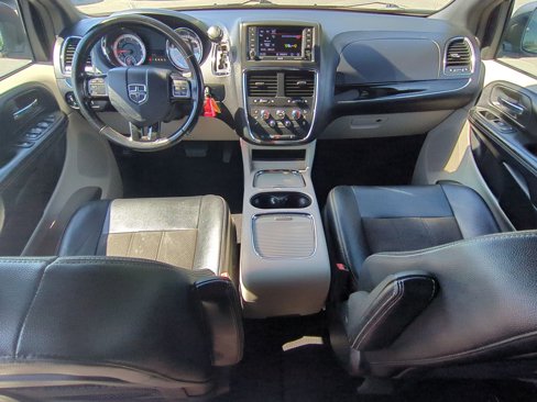 Used 2020 Dodge Grand Caravan SXT image 27