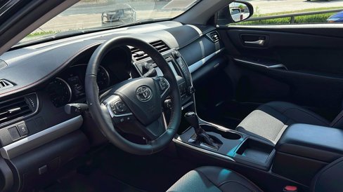 Used 2017 Toyota Camry image 2