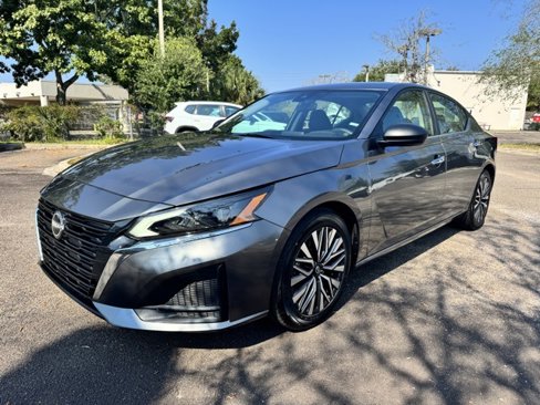 Used 2024 Nissan Altima 2.5 SV image 3