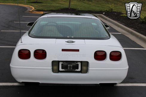 Used 1996 Chevrolet Corvette Coupe image 4