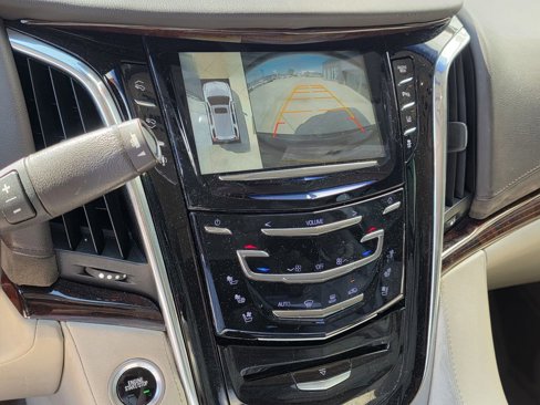 Used 2015 Cadillac Escalade Premium image 10