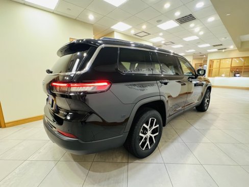 Used 2023 Jeep Grand Cherokee L Limited image 5