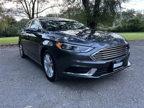 Used 2018 Ford Fusion SE w/ Fusion SE Technology Package image 2
