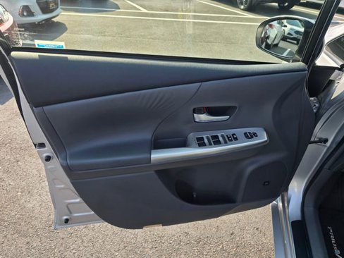 Used 2013 Toyota Prius V image 24