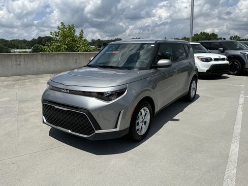 Used 2023 Kia Soul LX w/ LX Technology Package image 2