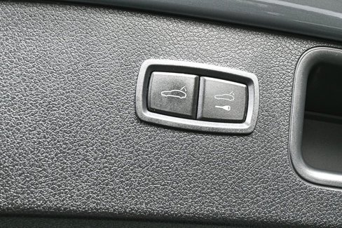 Certified 2021 Porsche Macan S image 32