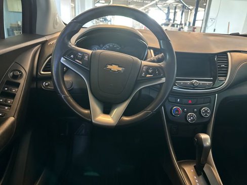Used 2020 Chevrolet Trax LT w/ Driver Confidence Package image 18