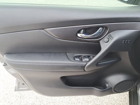 Used 2020 Nissan Rogue SV w/ Sun & Sound Touring Package image 14