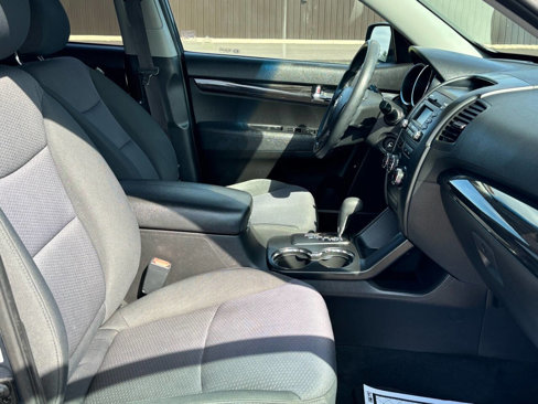 Used 2011 Kia Sorento LX image 7