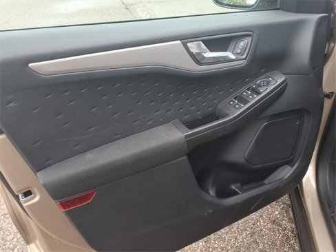 Used 2020 Ford Escape SE image 9
