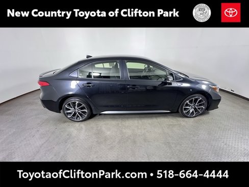 Used 2022 Toyota Corolla SE image 2