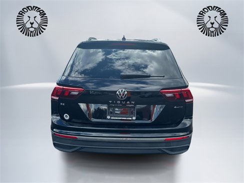 Used 2022 Volkswagen Tiguan SE w/ Panoramic Sunroof Package image 6
